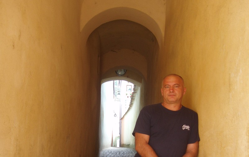 Mircea N. Stoian:  "Fetelor mână pa carte, nu pe ţigară, dacă vreţi succes"