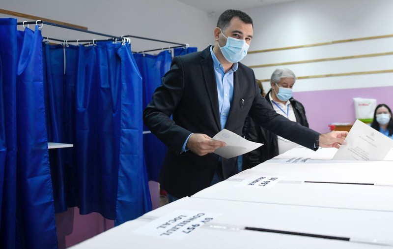 Candidatul PNL cere renumărarea buletinelor de vot în sectorul 5, după ce într-o secție s-ar fi „furat” 91 de voturi de la liberali