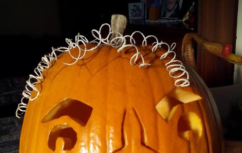 EȘTI ÎN PANĂ DE IDEI? Iată 20 de MODURI în care poți DECORA DOVLECII de Halloween | FOTO