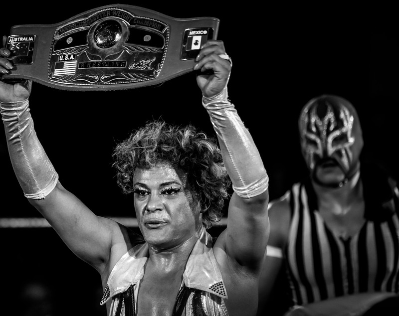 Un travestit face furori în wrestling! Feriți-vă! / GALERIE FOTO