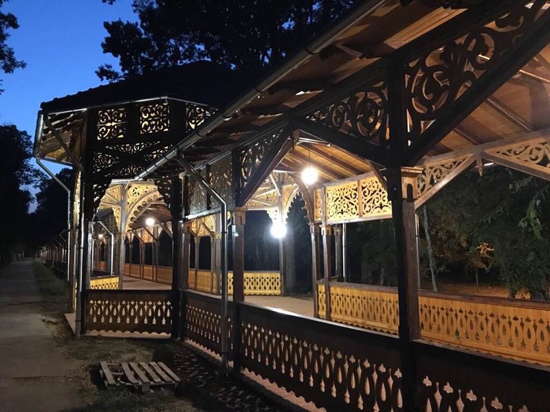 Parcul cu cea mai lungă colonadă din Europa, prin care se plimba Împărăteasa Sissi