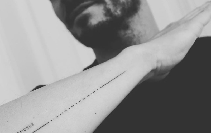 Orlando Bloom și-a corectat tatuajul făcut recent pe antrebaț. Își tatuase greșit numele fiului său