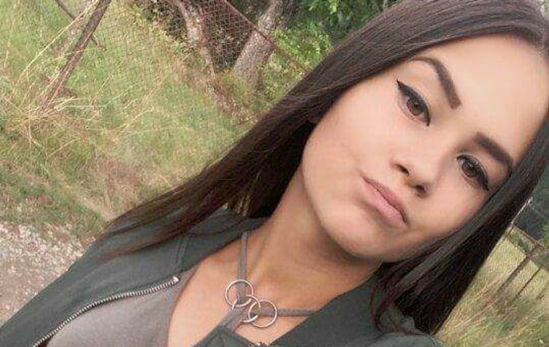 Simona Lazarovici, adolescenta din Suceava care a murit arsă de vie într-un accident, nu poate fi înmormântată