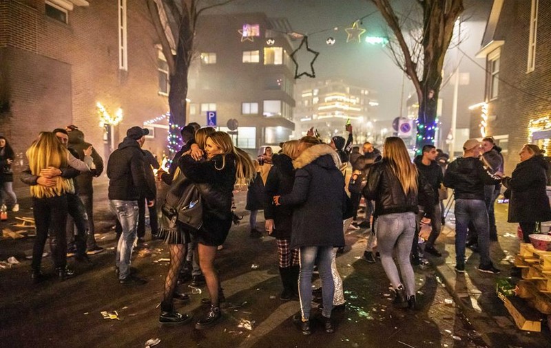 Fără artificii! Mai multe orașe au anulat petrecerile de Revelion din cauza Omicron. „Știu cât de dezamăgitor e acest lucru”