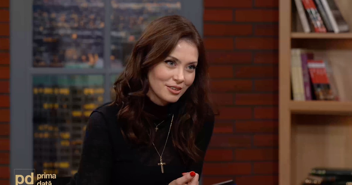 Actrița Anca Dumitra, în cadrul podcastului „Prima dată”, găzduit de Raluca Hagiu.