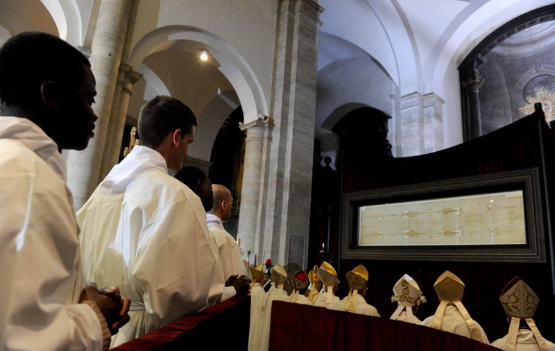 „Dovada învierii lui Iisus”, Giulgiul din Torino, este un fals. Descoperirea surprinzătoare dintr-un manuscris din anul 1370