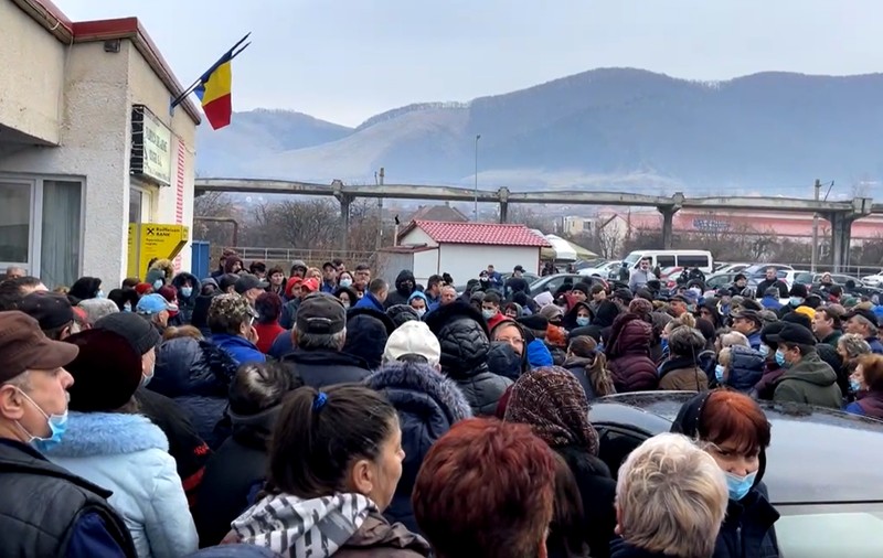Angajații fabricilor de arme și muniție din Cugir și-au unit protestele. Care sunt revendicările