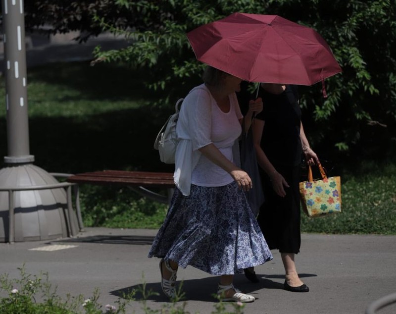 Zile de foc în București, temperaturile ajung la 42 de grade. 4 măsuri de prim-ajutor, recomandate de medici