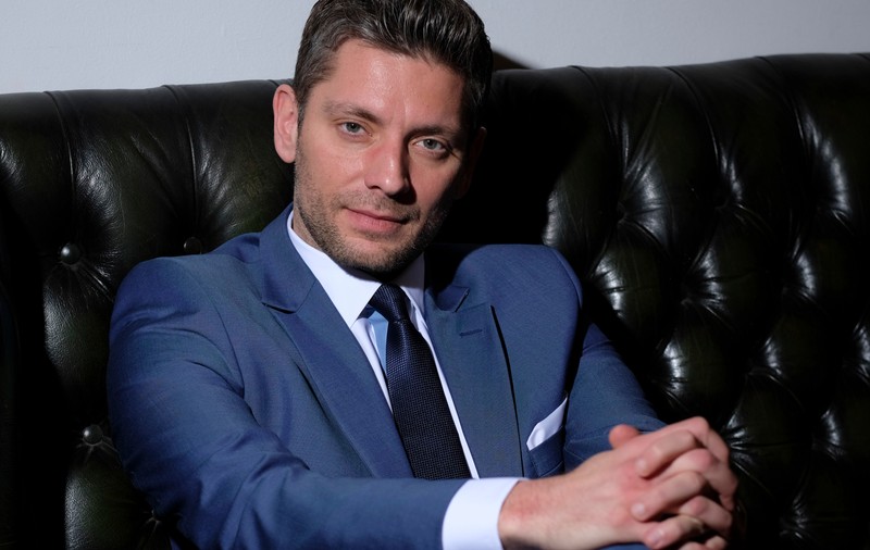 Valentin Butnaru, prezentatorul știrilor de seară de la Antena 1, vrea un proiect de divertisment. “Televiziunea a venit întâmplător, eu visam să joc teatru”