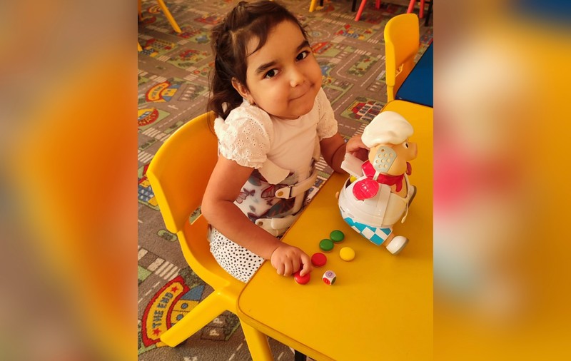 Fundația Ringier România și prietenii ei i-au schimbat viața Mirunei. Cu ajutorul donațiilor, fetița de 6 ani a primit, în Dubai, tratamentul salvator împotriva amiotrofiei spinale