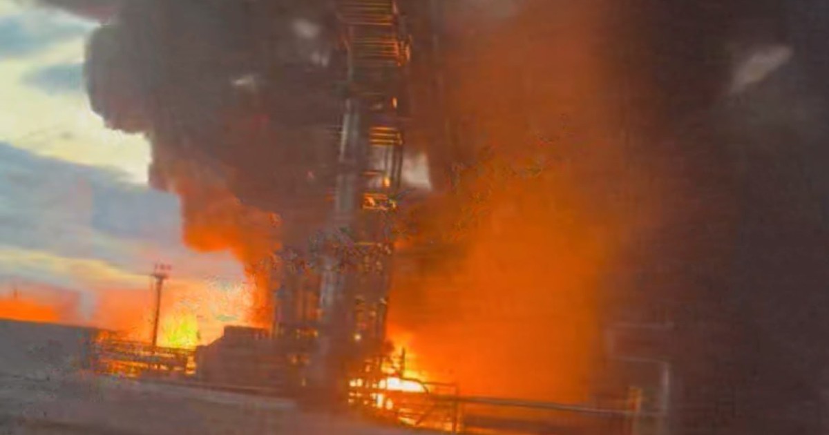 Un incendiu de proporții a izbucnit la rafinăria NS-Oil din regiunea Ulianovsk