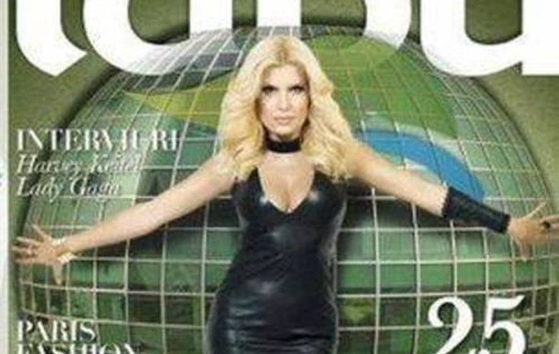 Elena Udrea își face cizmele cu cremă! Ce ai vrea să-i pună Moșul în ele?