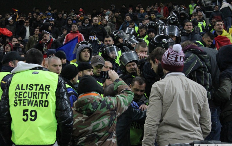 Bătaie între galerii, cu final sângeros. Jandarmii au intervenit în forță la Botoșani