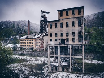 Instalație minieră postindustrială abandonată din Anina, România. Foto: Shutterstock