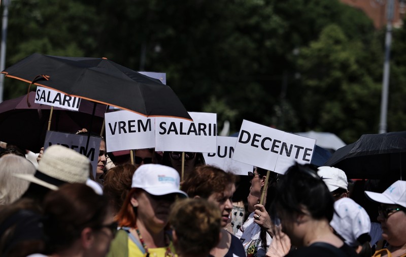 Ziua Naţională a Învăţătorului. Ce mesaje au transmis un lider sindical și premierul, când greva din Educație intră în a treia săptămână