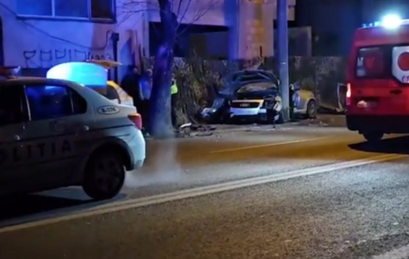 Un tânăr de 18 ani, mort într-un accident provocat de un șofer care nu i-a dat prioritate și a fugit de la fața locului, în sectorul 5