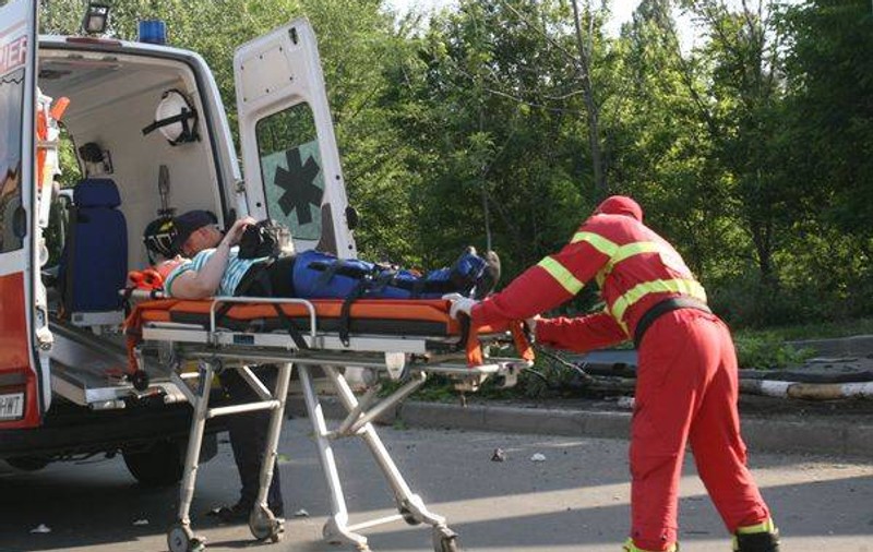 Grav accident rutier! Microbuz cu pasageri spulberat de tren!