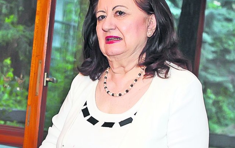 EXCLUSIV/ Petre Roman a ignorat cu desăvârșire invitația Mioarei Roman la lansarea cărții despre viața lor. Refuză orice contact cu fosta familie