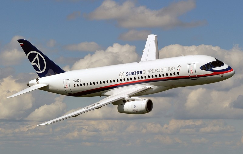 Probleme pentru avionul de pasageri sută la sută rusesc. Un Suhoi Superjet a aterizat de urgență, după prăbușirea de vineri a unei aeronave similare
