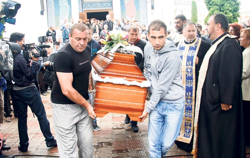 Drama a două femei din Curtea de Argeş, care au supravieţuit tragediei rutiere de lângă Podgoriţa! Încă nu au aflat că soţii lor au murit