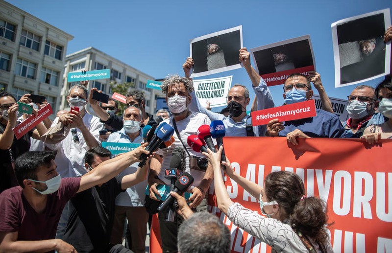 Jurnaliștii au protestat la Istanbul.