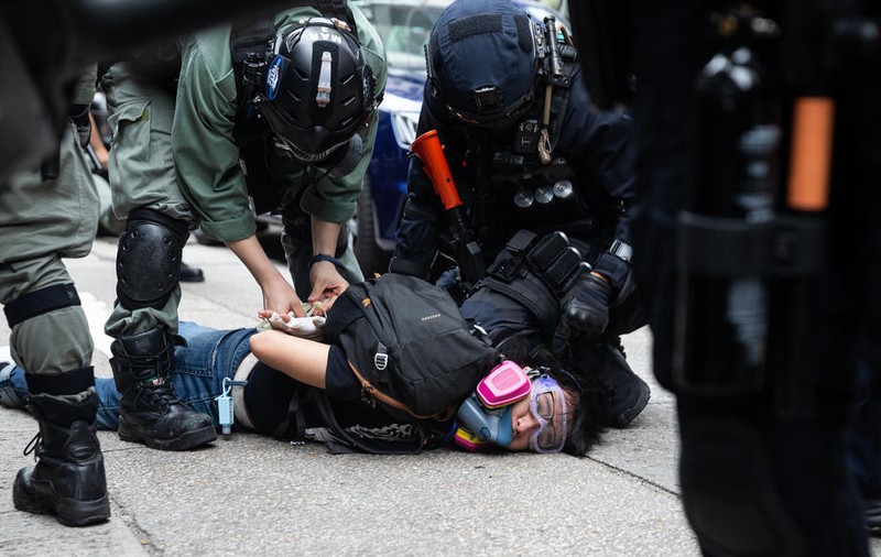 VIDEO | Proteste de amploare în Hong Kong. Poliția a intervenit cu gaze lacrimogene și tunuri de apă