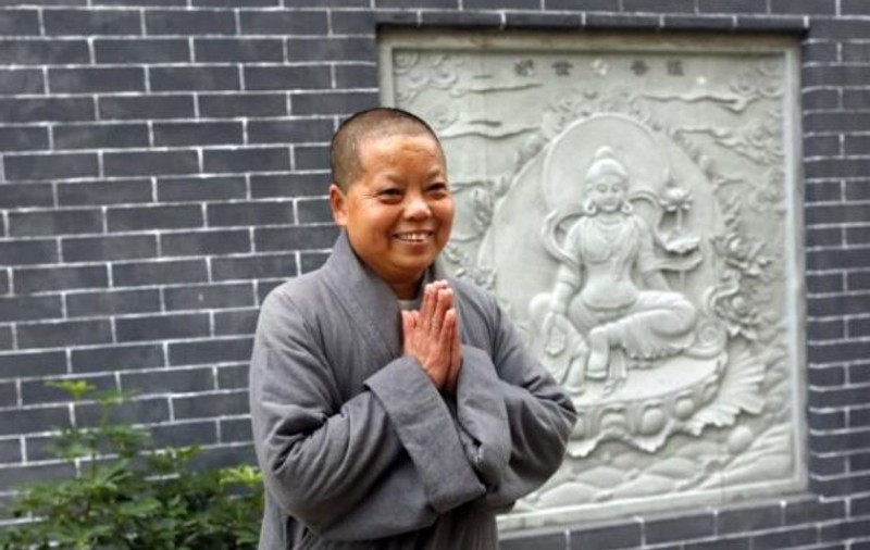 O călugăriță budistă din China a adoptat peste 30 de fete în ultimii 37 de ani