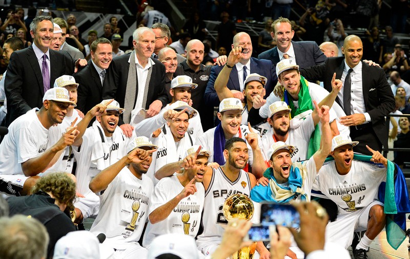San Antonio Spurs, noua campioană din NBA! LeBron, lăsat mască de texani!