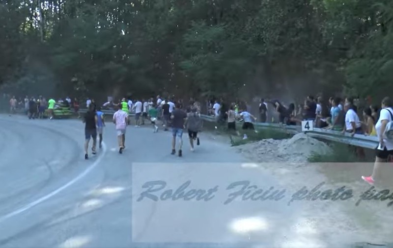 Accident la un raliu de la Târgu Cărbunești. Un spectator, rănit după ce un pilot a pierdut controlul mașinii - VIDEO