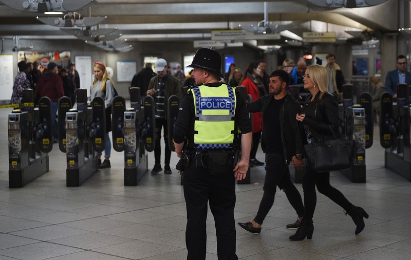 Trei dintre suspecții atacului de la metroul din Londra au fost eliberați