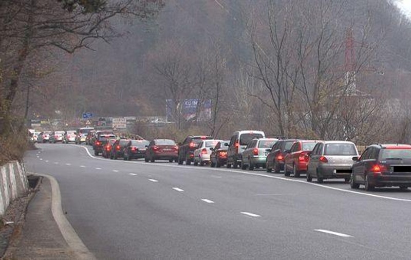 Aglomerație după vacanța de Rusalii! Coloane de mașini pe DN1 și A2