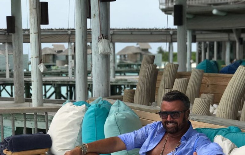 EXCLUSIV | Cătălin Botezatu, cină contra cronometru în Maldive. A mâncat pe fugă să nu se scufunde insula