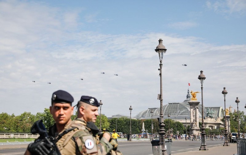 Franța mobilizează 7.000 de soldați pe tot teritoriul său după atacul cu cuțitul comis într-un liceu din nordul țării