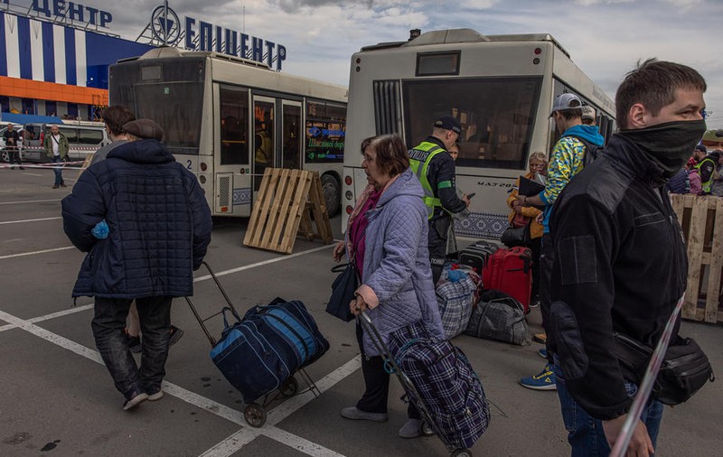 Aproape 500 de civili au fost salvați din Mariupol. Evacuările din Azovstal continuă
