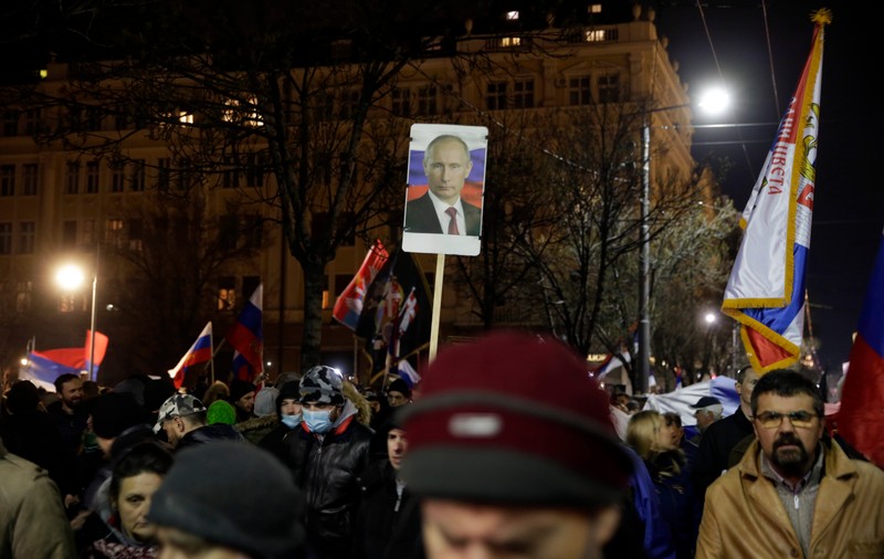 Protest în favoarea războiului lui Putin, în Belgrad. Mii de sârbi proruși au ieșit aseară în stradă