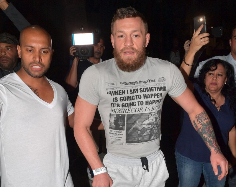 Conor McGregor a fost arestat la Miami după un scandal cu un fan. Infracțiunile de care este acuzat celebrul luptător MMA