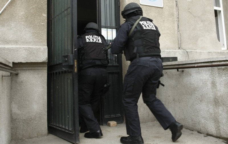 Percheziţii în Mangalia, la persoane bănuite de trafic de minori şi proxenetism