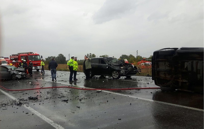 VIDEO | Accident grav la Urziceni. S-a activat PLANUL ROȘU de intervenție. Un mort și 14 răniți