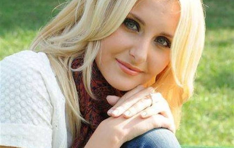 DRĂGĂLĂŞENIE MAXIMĂ! În ce IPOSTAZĂ şi-a FOTOGRAFIAT ALINA SORESCU FIICA!