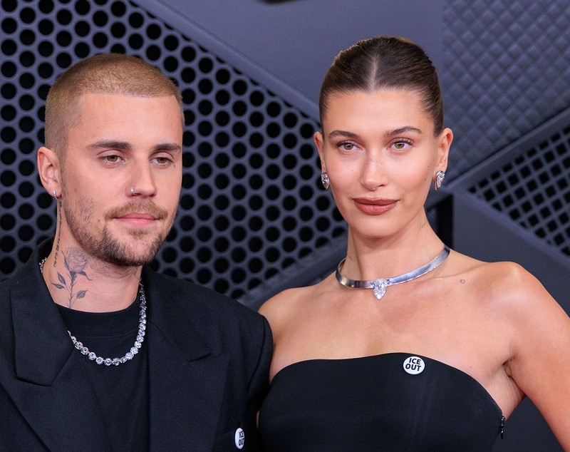 Justin Bieber a cântat în chiloți și șosete la Premiile Grammy 2026. Prestația lui a fost considerată neconvențională