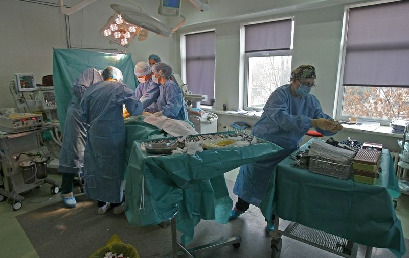 Medicii de la Spitalul de Urgență din Alba Iulia amână operațiile până la dotarea cu noi dezinfectanți | Pentru urgențe, s-au împrumutat