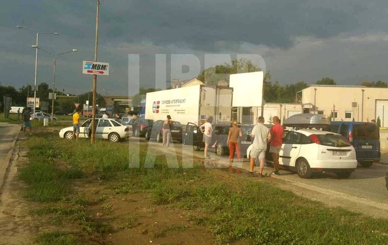 Aglomerație la intrarea în țară dinspre Bulgaria, după mini-vacanța de 1 mai; MAE avertizează că peste 5.000 de autoturisme au ieșit din țară pe la Ruse
