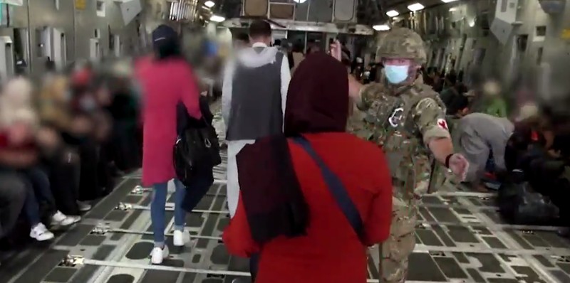 În avion, în drum spre Marea Britanie