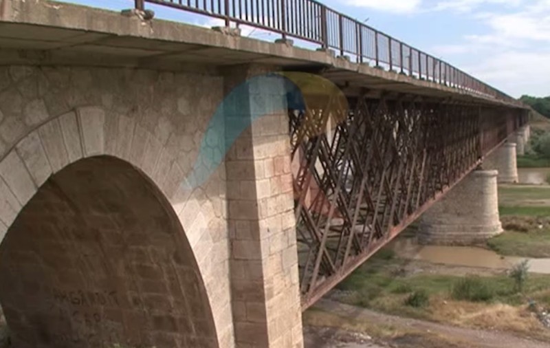 Podul monument de la Vadu Pașii, abandonat de 12 ani / VIDEO