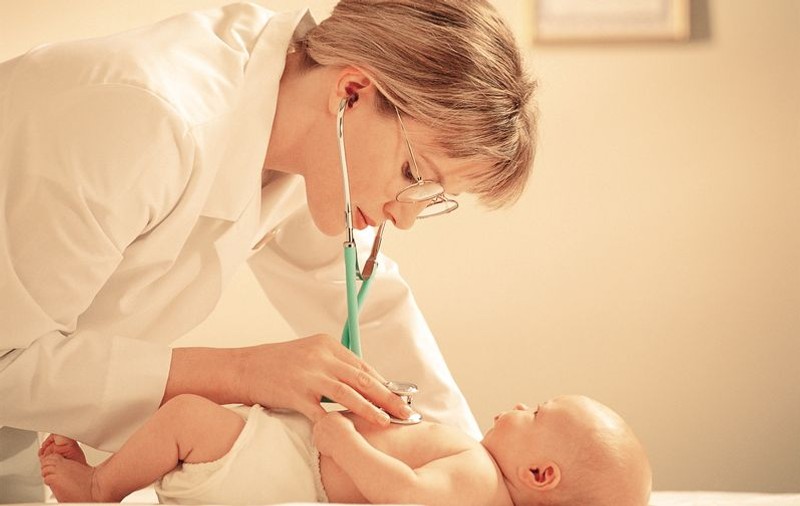 Copil de un an aflat în stare gravă, după ce mama sa i-a dat un calmant
