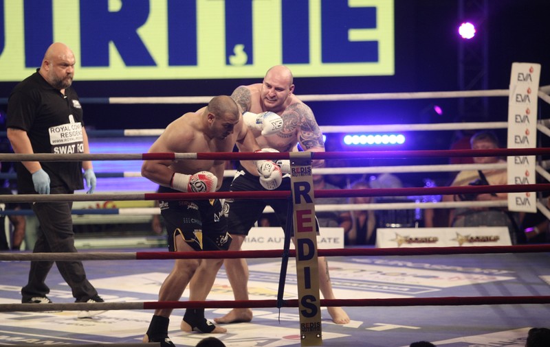 Superkombat. Ce-au strigat constănțenii, la gala de la Mamaia: ”I-ai rupt sutienu′”!