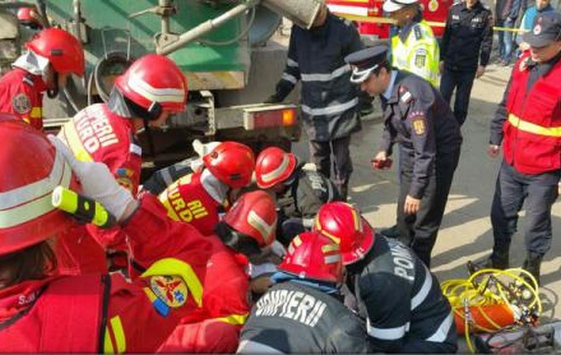 Un bărbat de 82 de ani, accidentat de o betonieră în sectorul 6. Traficul blocat în Drumul Taberei
