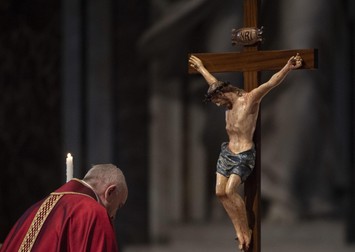 Papa Francisc va oficia liturghiile fără public