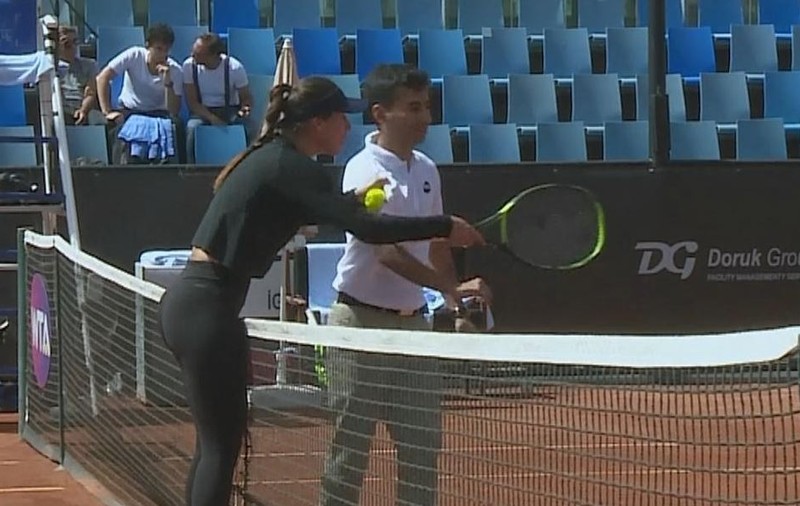 VIDEO/ Sorana Cîrstea, gest șocant la Istanbul! A bruscat arbitrul și l-a întrebat dacă este nebun sau orb!