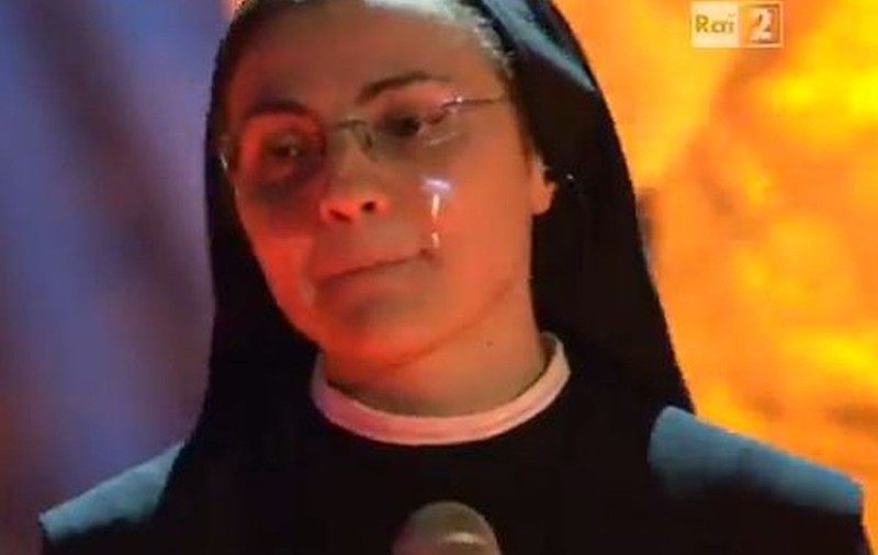 O CĂLUGĂRIŢĂ a CÂŞTIGAT "VOCEA ITALIEI"! SORA CRISTINA a DAT GATA o LUME ÎNTREAGĂ! | VIDEO